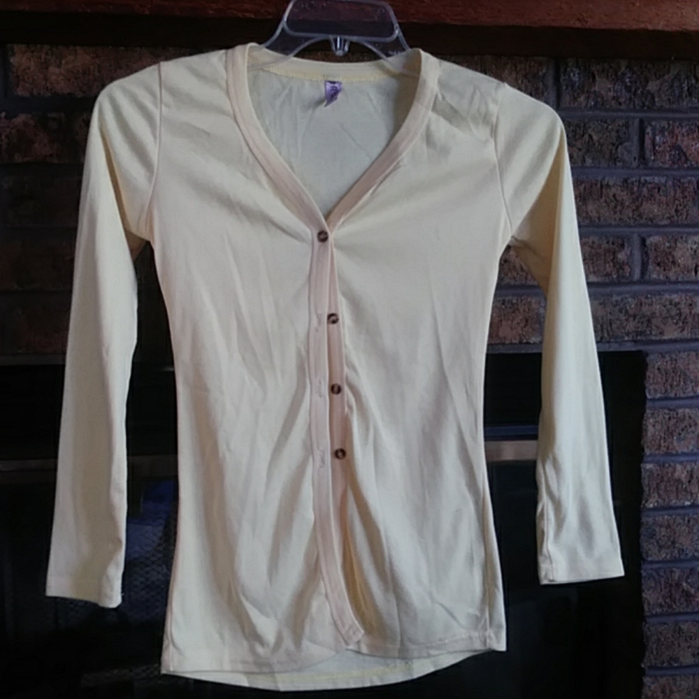 🎈NWT HR yellow long sleeved cardigan